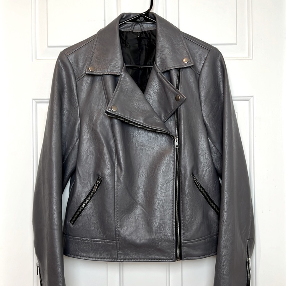 NWOT Forever 21 Vegan Leather Moto Jacket in Grey Size Medium Grey